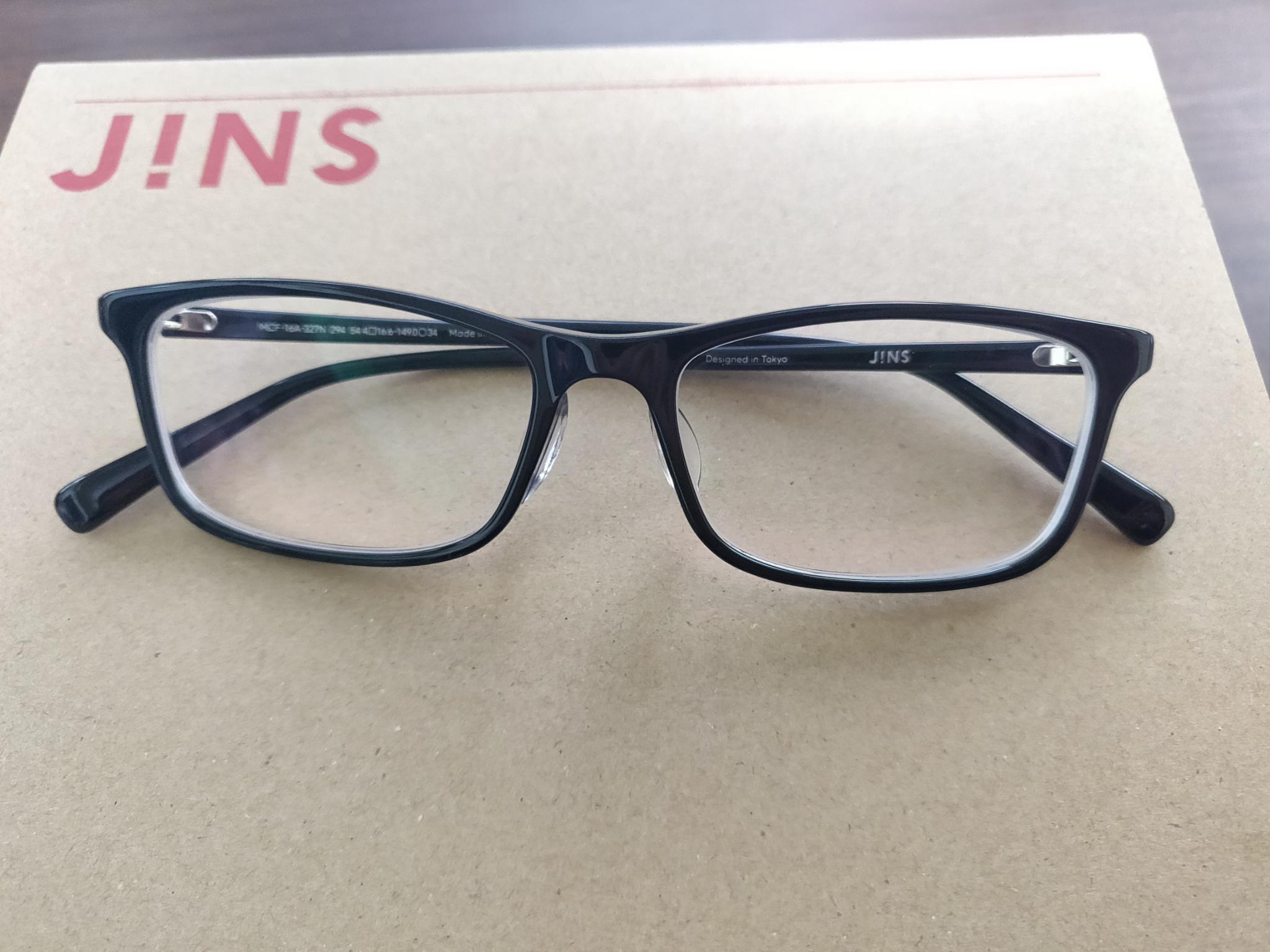 JiNSのメガネを買いました。