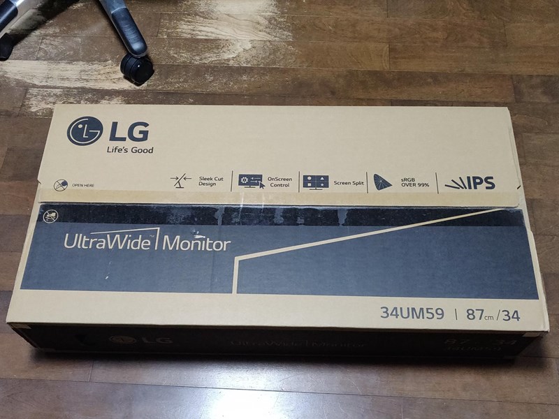 amazonのタイムセールでLG モニター ディスプレイ 34UM59-Pを購入。